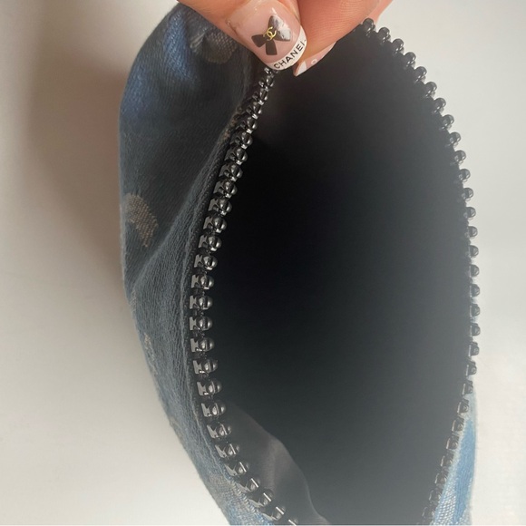 Chanel Beauty Bag And Box Rare HTF - Picture 3 of 5